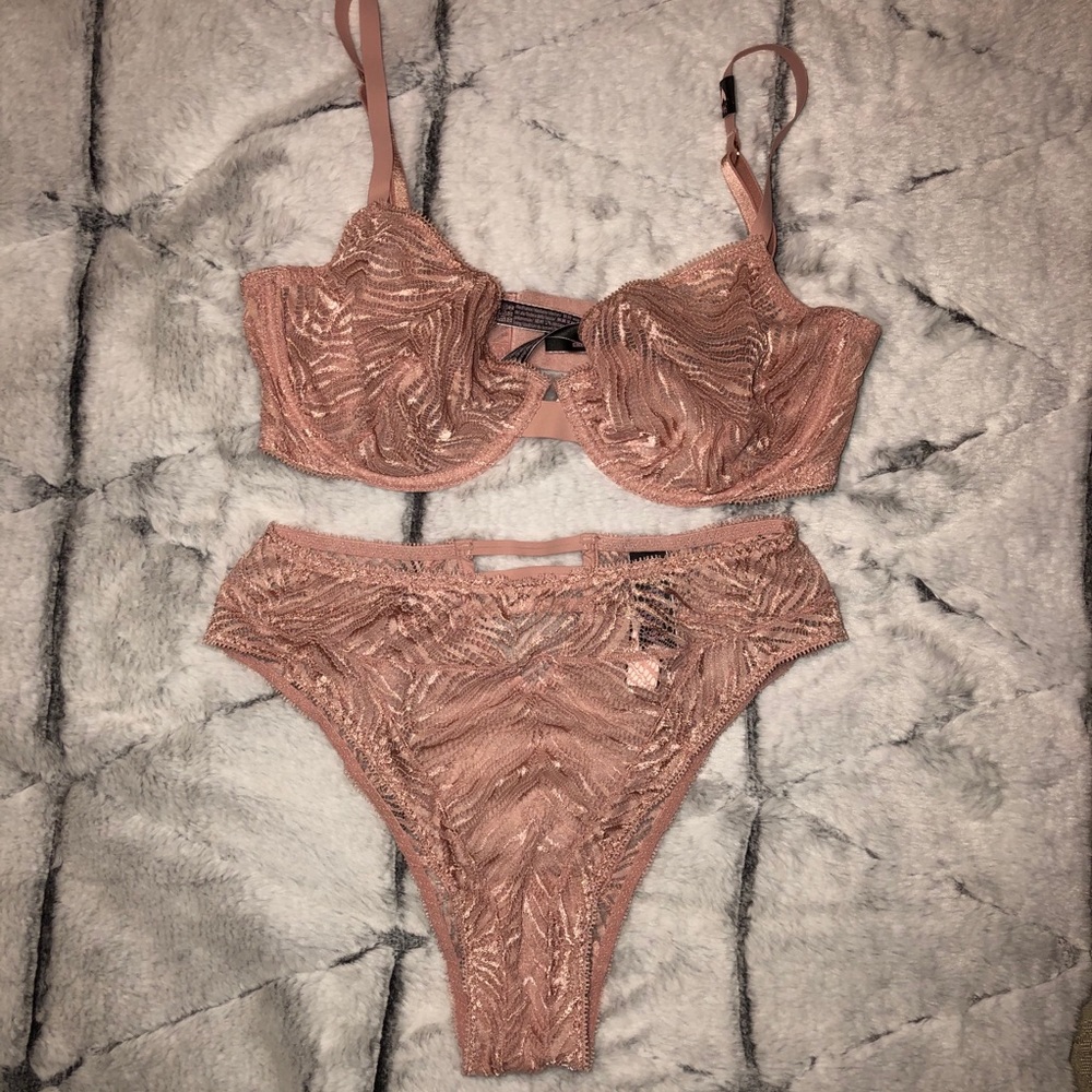 Victoria’s Secret Bra 34D & Pantie Small Set